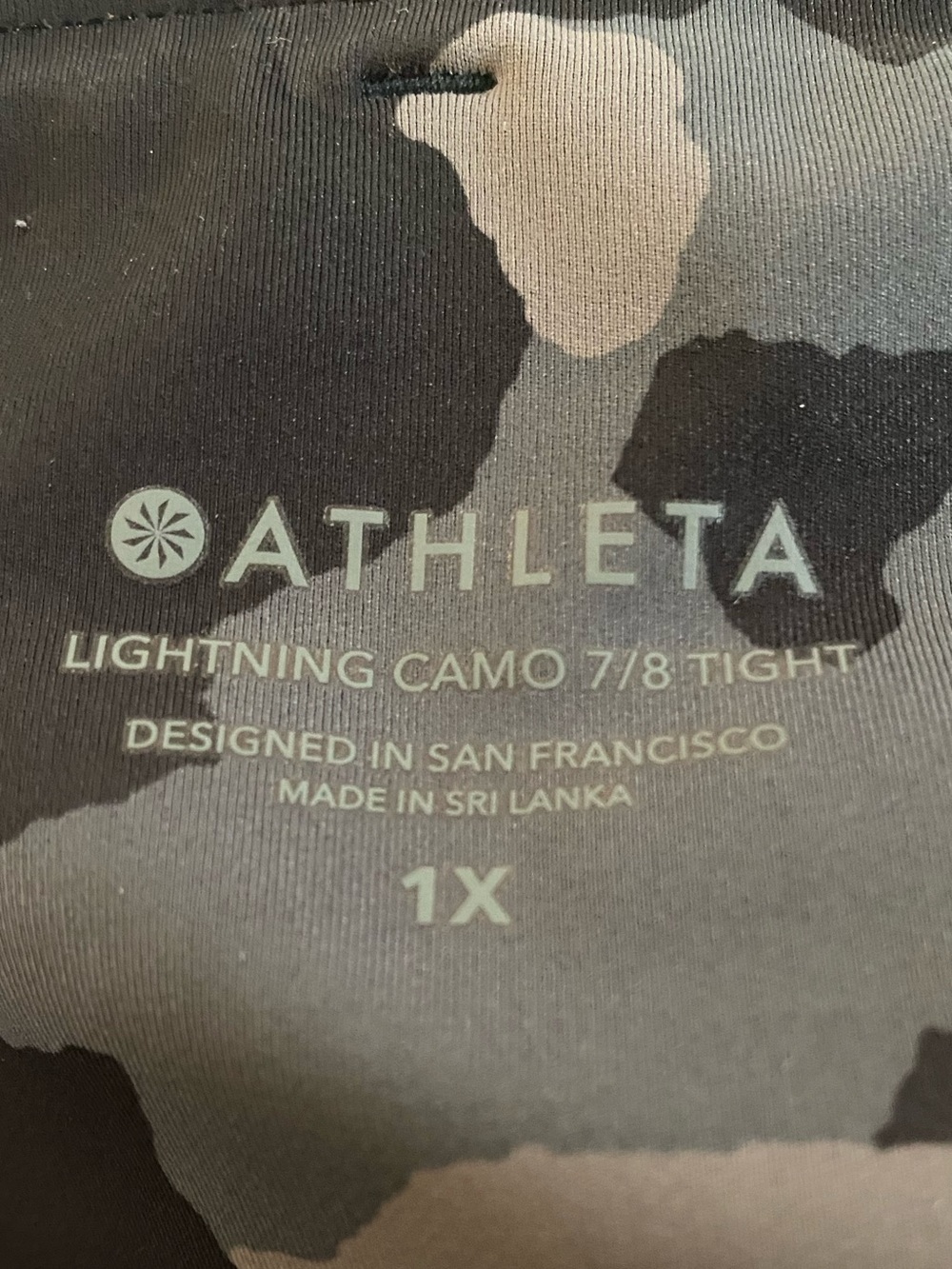 Athleta Lightning Camo 7/8 Tight Leggings, Size 1X - Picture 4 of 5